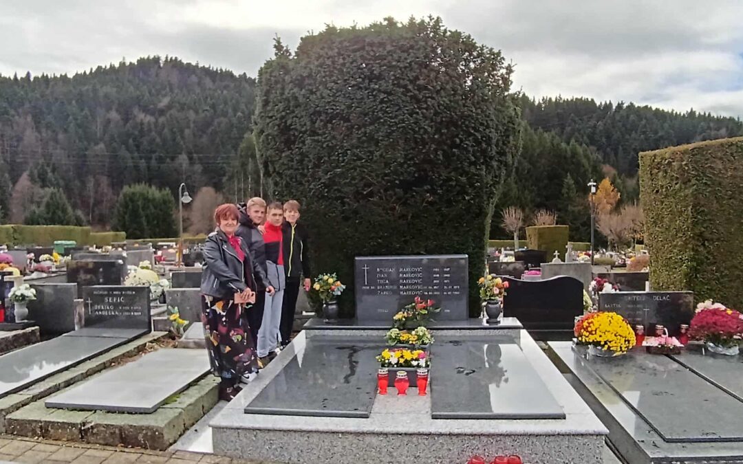 Sjećanje i poštovanje: učenici 8. razreda posjetili grob Branimira Markovića