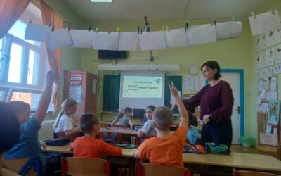 Učenici trećeg razreda stvarali naslovnice knjiga u sklopu Mjeseca hrvatske knjige