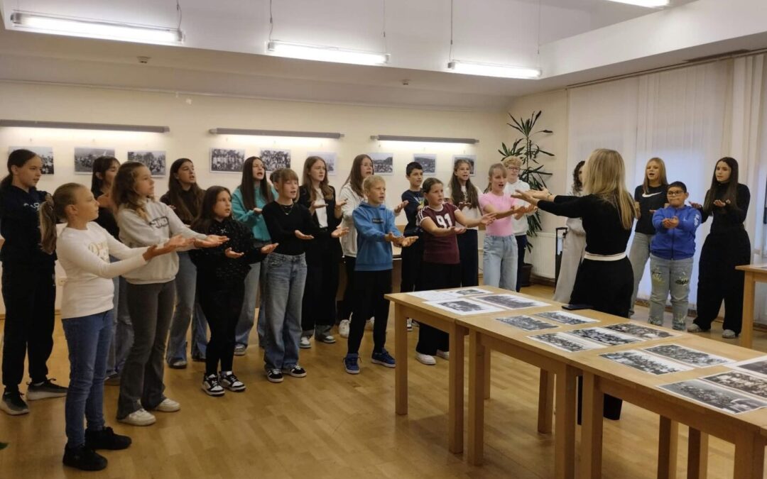 Brezice pjesmom uveličale otvorenje izložbe povodom 240. obljetnice školstva u Ravnoj Gori